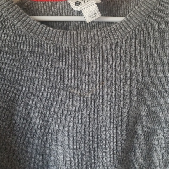 Sweater - Picture 2 of 3